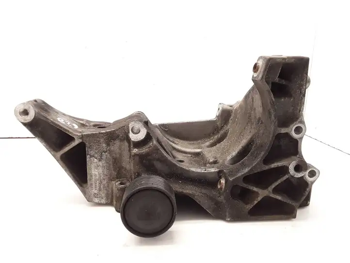 BMW 5 E60 E61 (2004 - 2010) 11167802639 Кронштейн генератора — фото 1