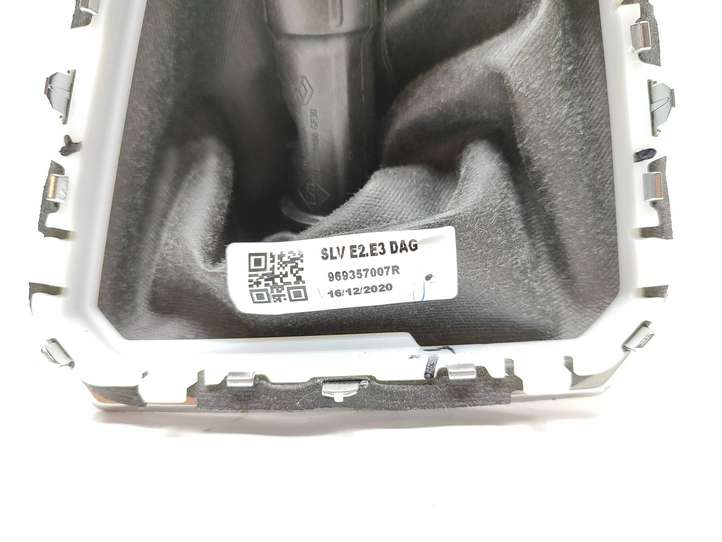 Dacia Sandero (2016 - )  969357027R Отделка рычага переключения передач (кожа, головка)