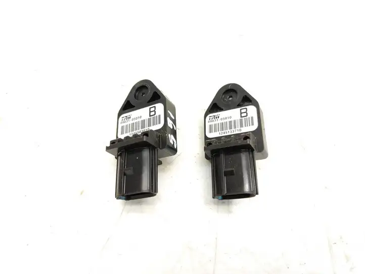 Toyota Avensis T250 (2006 - 2009) 8983105010 Датчик удара SRS — фото 1