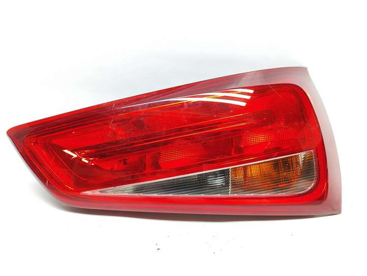 Audi A1 (2010 - 2014)  8X0945094D Задний фонарь в крышке багажника