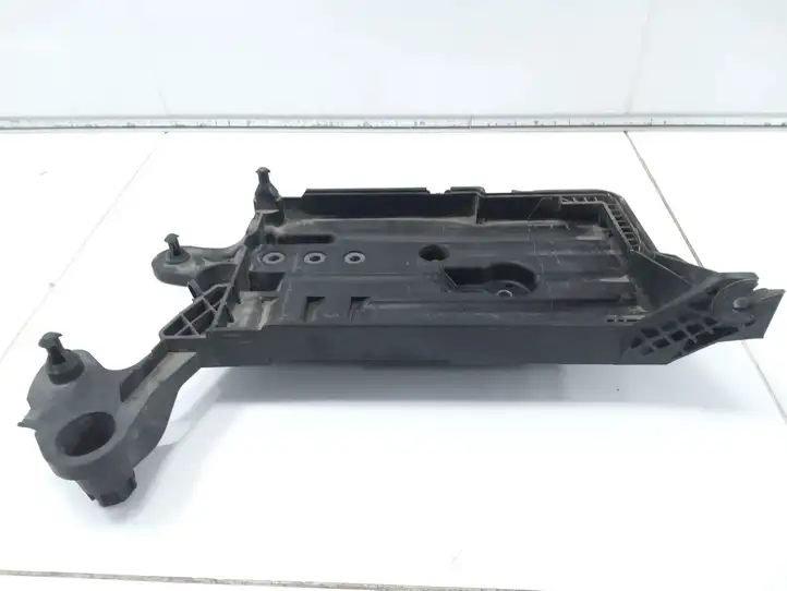 Audi A3/S3 8V (2012 - 2016) 5Q0915321 Площадка аккумулятора — фото 1