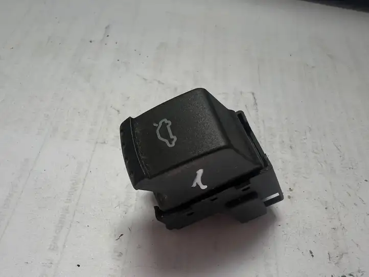 Skoda Superb B5 (3U) (2001 - 2008) 3U0959831 Кнопка закрытия крышки багажника — фото 1