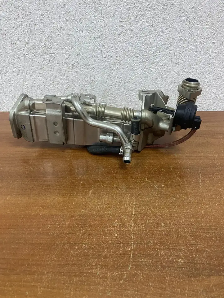 BMW 5 F10 F11 (2009 - 2016) 851163603 Охладитель клапана EGR — фото 2