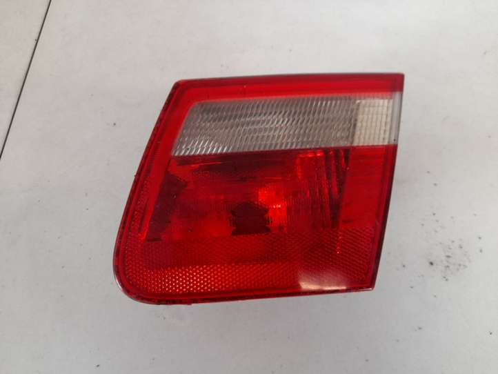 BMW 3 E46 (1998 - 2005)  63218368760 Задний фонарь в крышке багажника