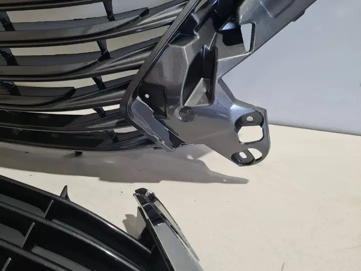 Lexus ES 300h (2012 - 2018) 5311133450 Передняя решетка — фото 16