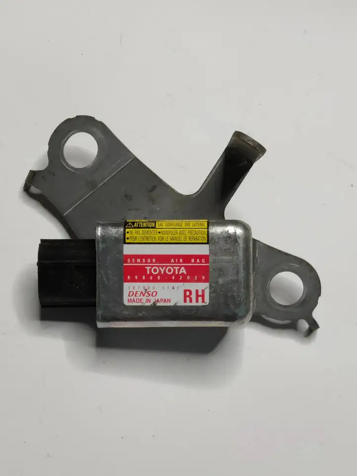 Toyota RAV 4 (XA20) (2000 - 2005) 8986042020 Датчик удара SRS — фото 1
