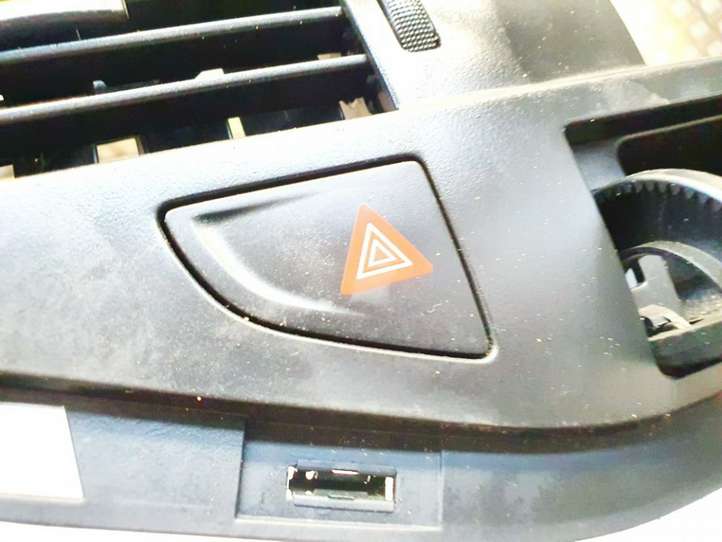 Citroen C5 (2004 - 2008)  96617400kr Включатель аварийных фонарей
