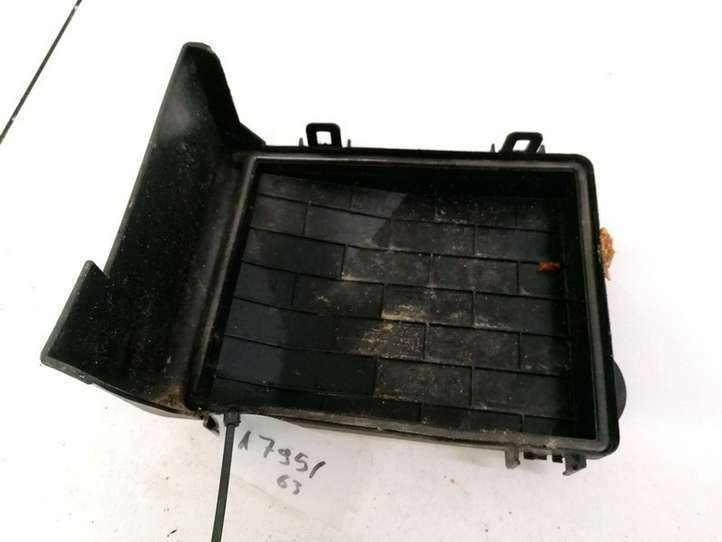Volkswagen Touran I (2003 - 2010)  1K0937132D Крышка ящика предохранителей
