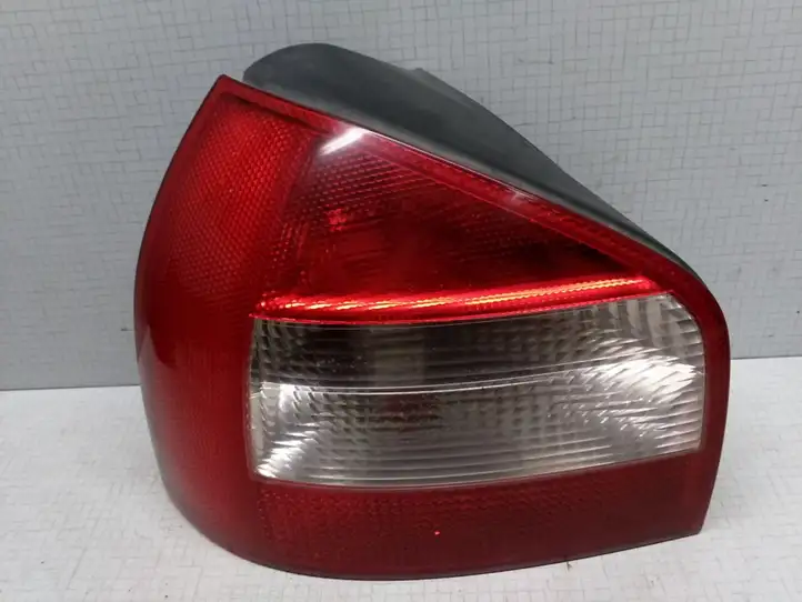 Audi A3/S3 8L (2000 - 2003) 8L0945095B Задний фонарь в кузове — фото 1