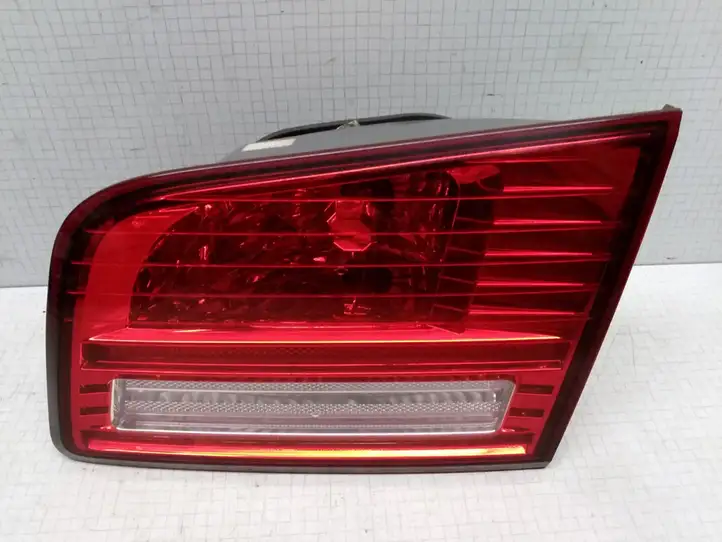 Kia Magentis (2003 - 2006) R924062G0 Задний фонарь в крышке багажника — фото 1