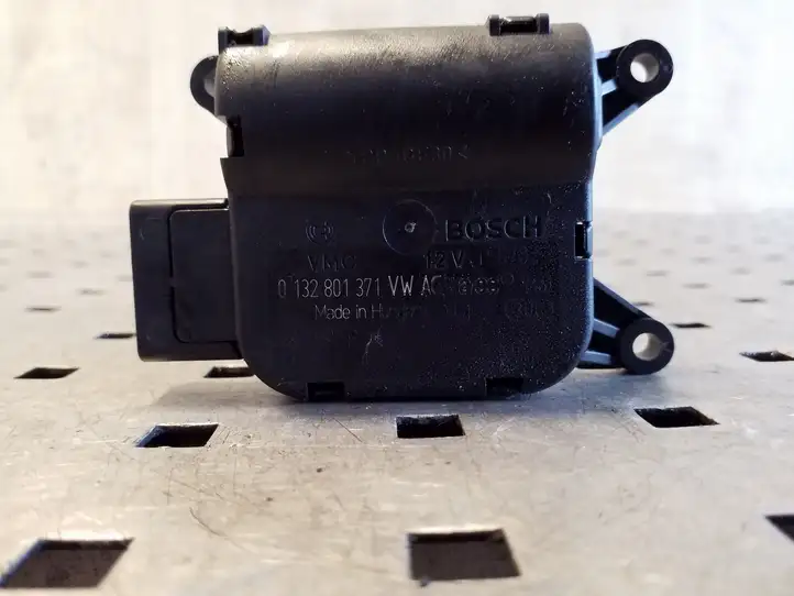 Audi TT TTS Mk2 (2006 - 2010) 0132801371 Двигатель задвижки потока воздуха — фото 2