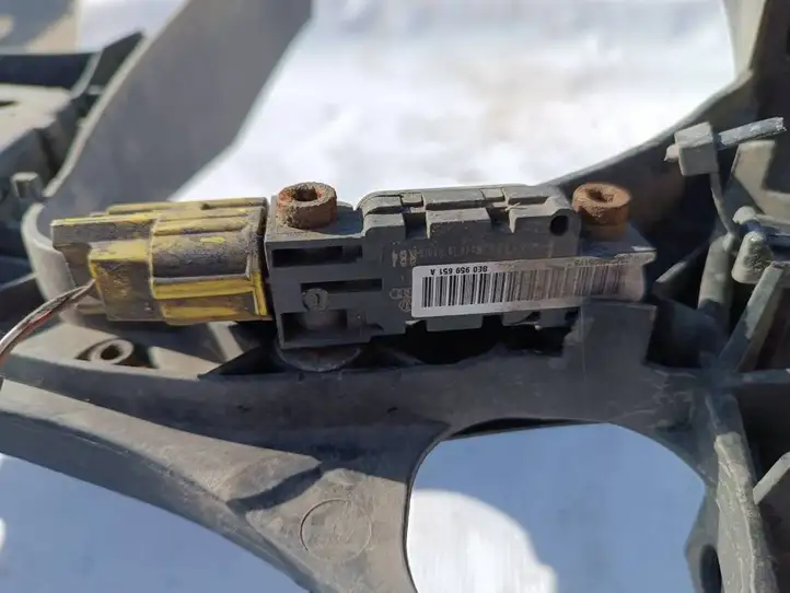 Audi A4 (2004 - 2009)  8e0959651a Датчик удара надувных подушек