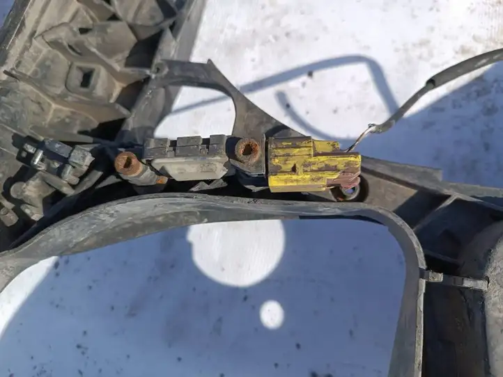 Audi A4 (2004 - 2009)  8e0959651a Датчик удара надувных подушек