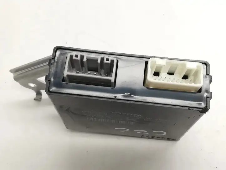 Toyota RAV 4 (XA50) (2018 - ) 8905042030 Блок управления стояночным тормозом (EPB) — фото 3