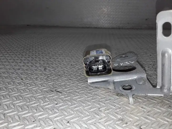 Toyota RAV 4 (XA20) (2000 - 2005) 8983442020 Датчик удара SRS — фото 2