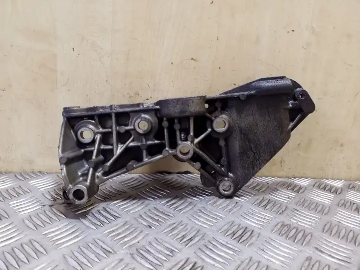 Nissan Qashqai (2006 - 2010) 8200425034 Кронштейн генератора — фото 2
