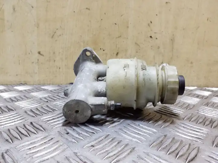 Toyota Avensis T220 (2000 - 2003) 03350884211 Бачок тормозной жидкости — фото 3