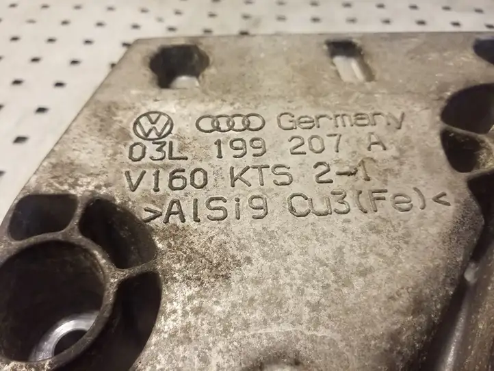 Volkswagen Polo V 6R (2009 - 2015) 03L199207A Кронштейн двигателя — фото 2