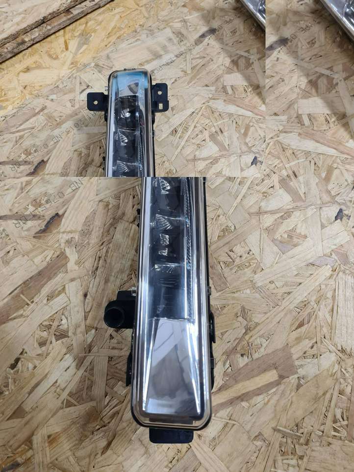 BMW 5 G30 G31 (2016 - )  7349132 Передняя противотуманная фара