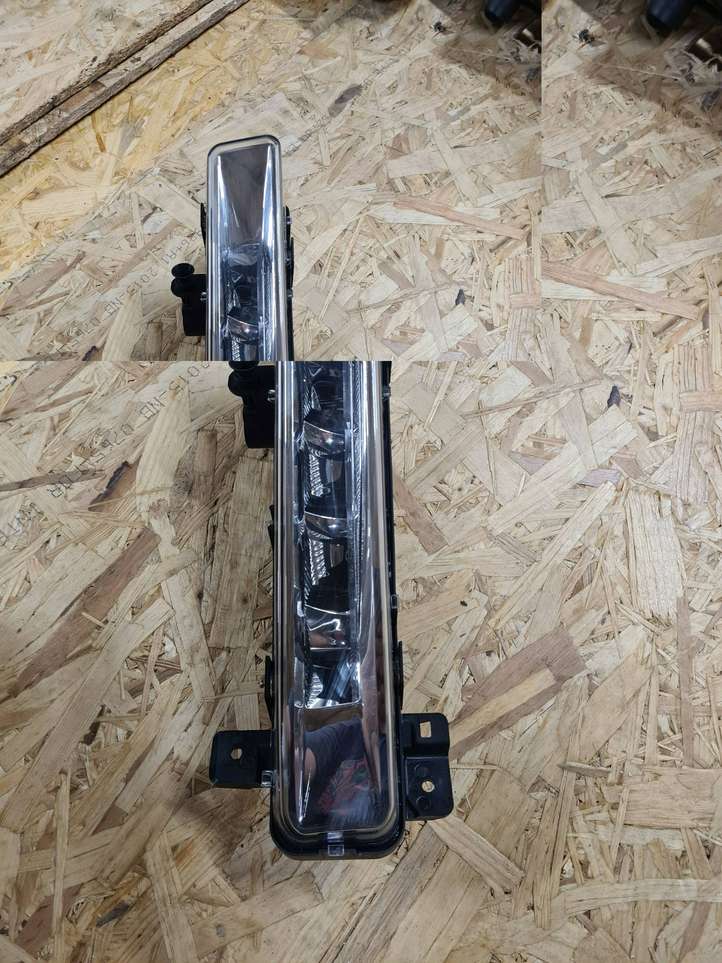BMW 5 G30 G31 (2016 - )  7349131 Передняя противотуманная фара
