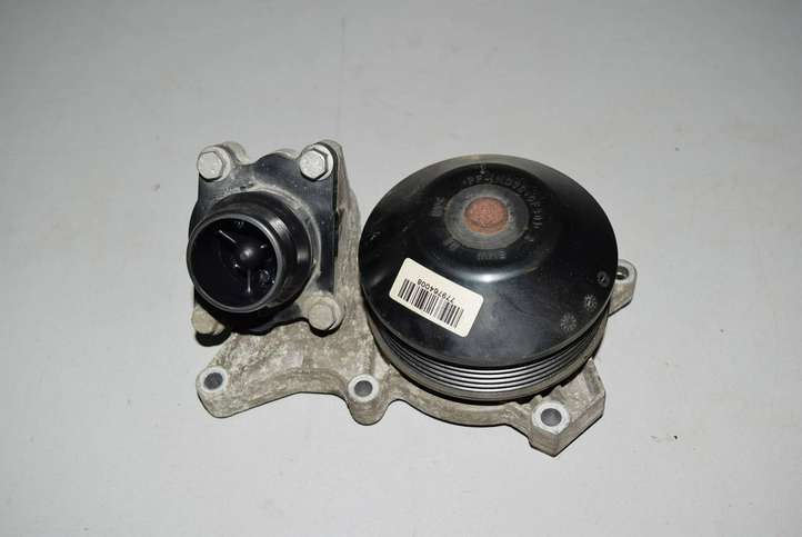BMW 3 E92 E93 (2005 - 2014)  7797640 Водяной насос