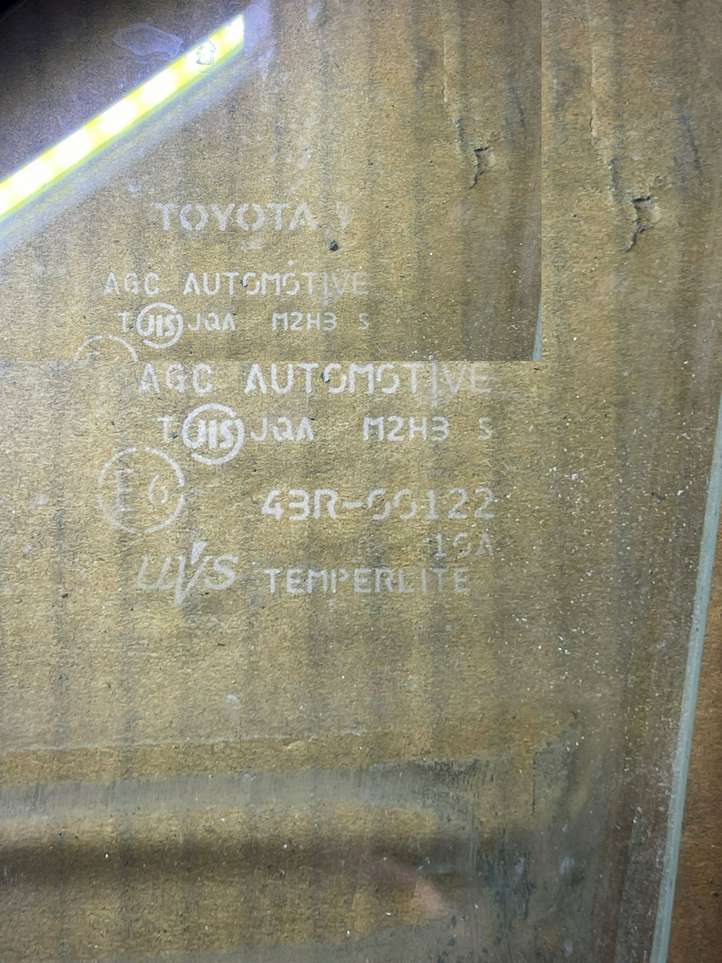 Toyota Auris 150 (2006 - 2012)   Основное стекло задних дверей