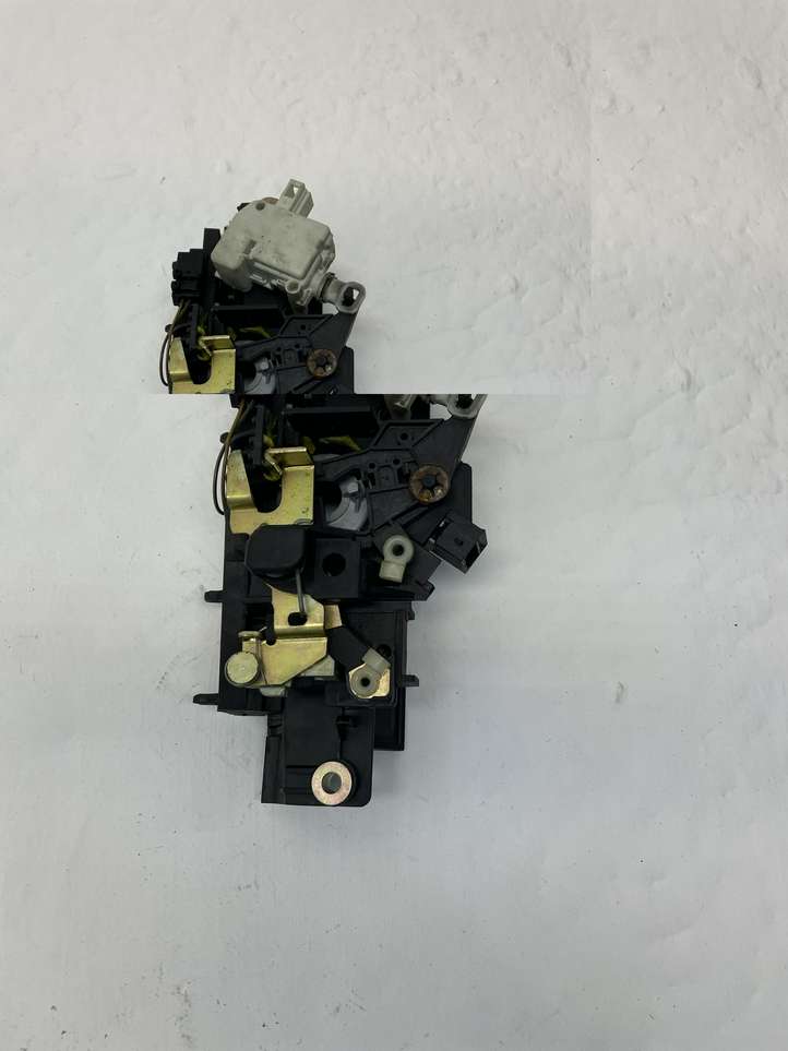 Audi A6 (2001 - 2004)  8D9827565H Ручка задней крышки