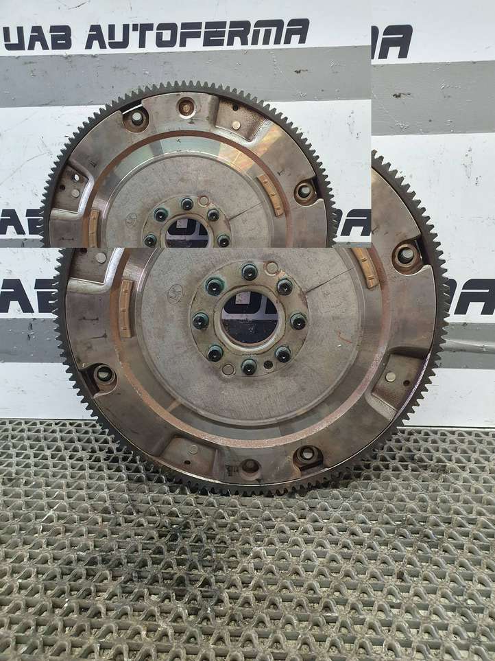 Nissan Qashqai (2013 - 2017)  123117587R Маховик