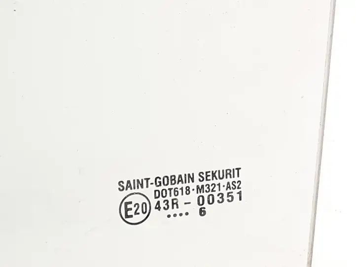 Suzuki Swift (2004 - 2010) 43R00351 Стекло задней двери — фото 2