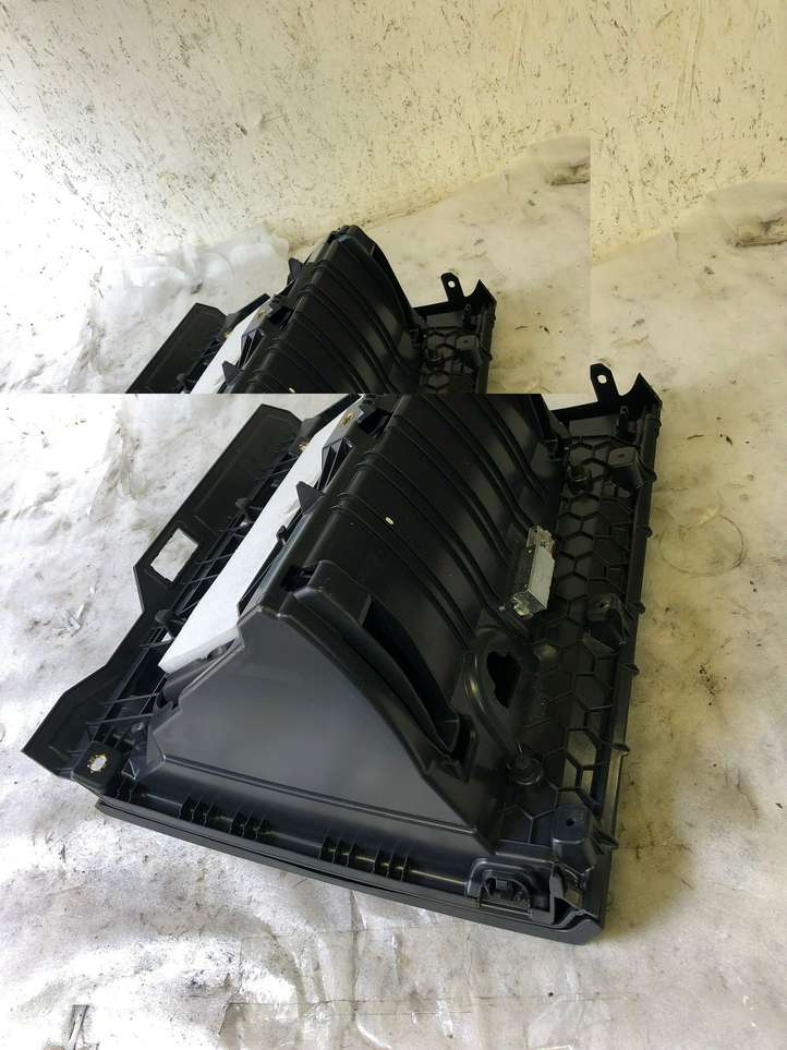 Skoda Scala (2018 - )  655857097a Ящик для вещей