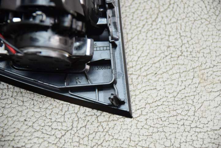 Volvo XC90 (2014 - 2019)  31651283 Воздушная решётка окна