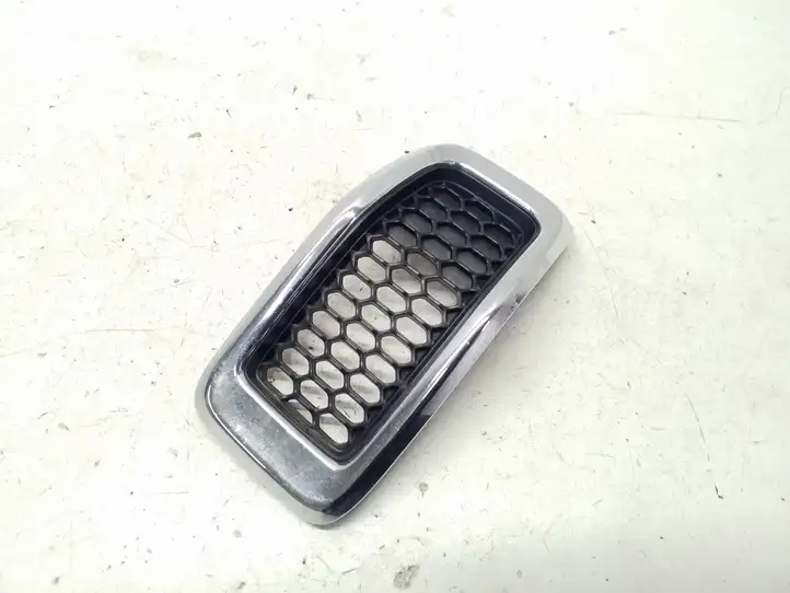 Jeep Cherokee (2013 - 2017) 68303626AA Передняя решетка — фото 1