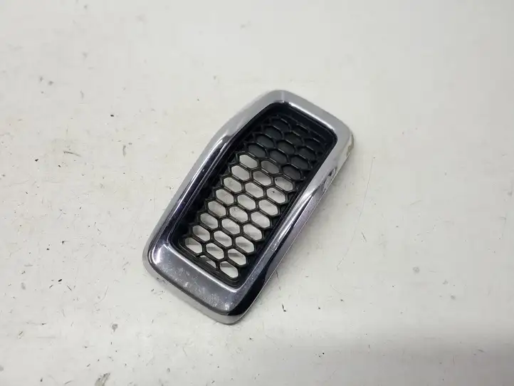 Jeep Cherokee (2013 - 2017) 68303626AA Передняя решетка — фото 1