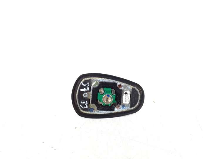 Mercedes-Benz C W204 (2007 - 2014)  A2048206275 Антенна (антенна GPS)