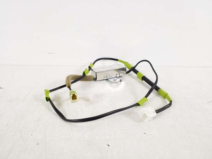 Lexus RX 350 (2008 - 2012)  86300-48190 Антенна (антенна GPS)