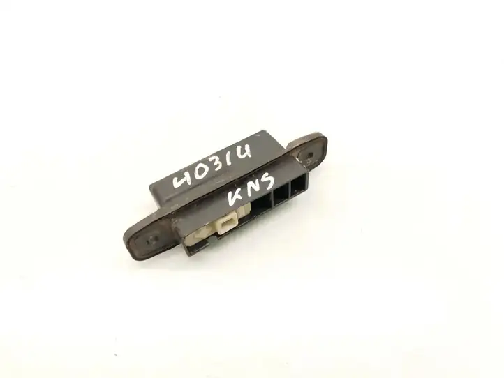 Toyota Avensis T270 (2009 - 2012) 050-5Z02 Кнопка закрытия крышки багажника — фото 1