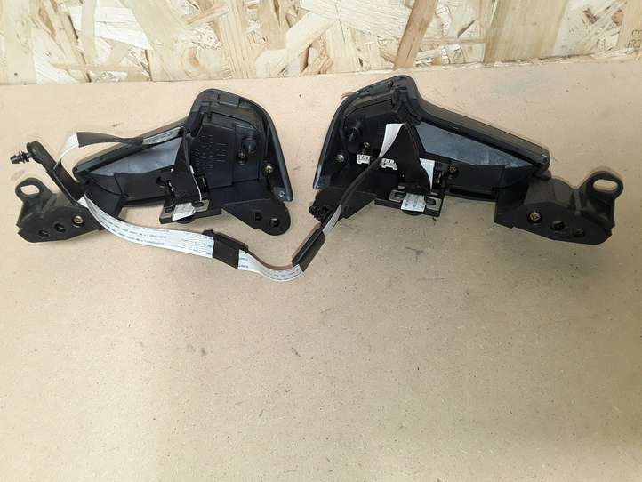 Toyota Avensis T250 (2003 - 2006)  75B070 Кнопки рулевого колеса