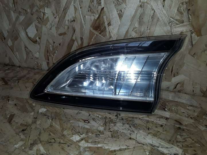Mazda 3 (2011 - 2013)  BBN7513F0 Задний фонарь в крышке багажника