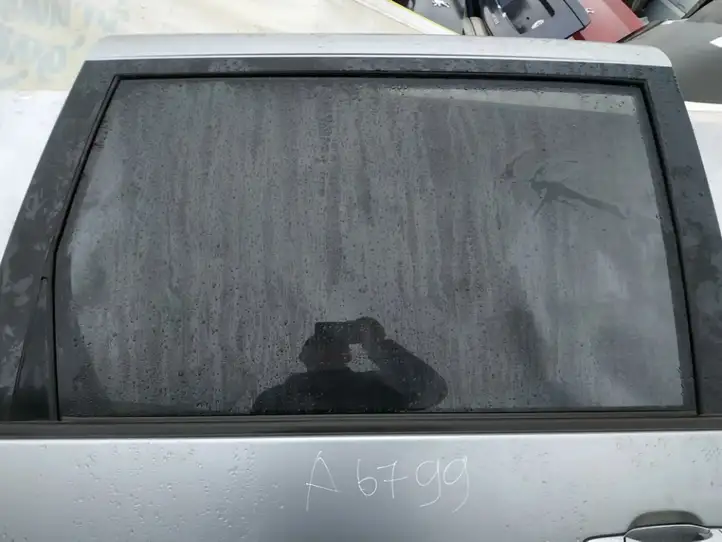 Toyota Previa (XR30, XR40) II (2000 - 2006) pilka Стекло задней двери — фото 1