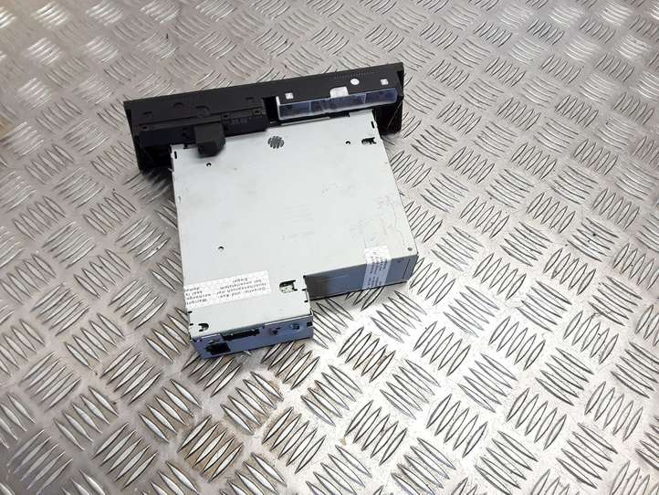 Audi A4 (2007 - 2011)  8T1035110C CD/DVD чейнджер