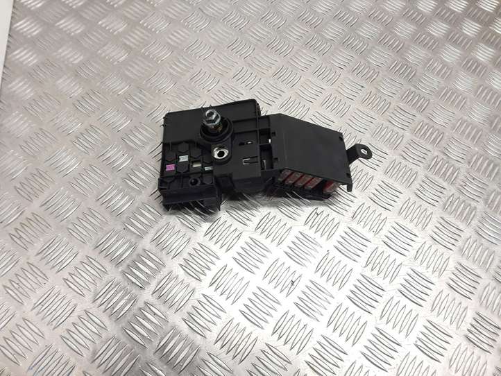 Mercedes-Benz E W211 (2002 - 2009)  2115461341 Узел подключения плюсовых проводов