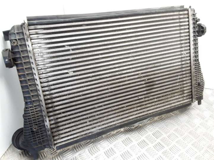 Volkswagen Touran I (2003 - 2010)  1K0121345M Радиатор интеркулера