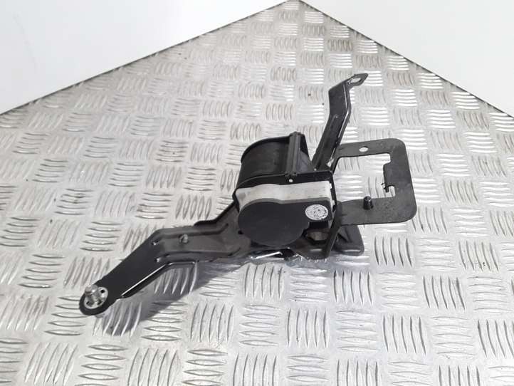 Mazda 5 (2005 - 2010)  BGE150047 Средний ремень безопасности ()