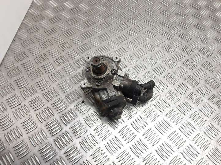 Skoda Octavia Mk3 (5E) (2013 - 2019)  04L130755D Топливный насос