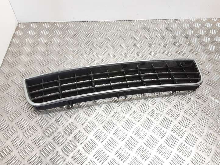 Audi A6 (2004 - 2008)  4B0807683L Нижняя решётка (из трех частей)