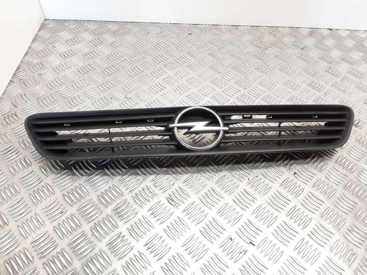 Opel Astra (1998 - 2004)  90588120 Верхняя решётка