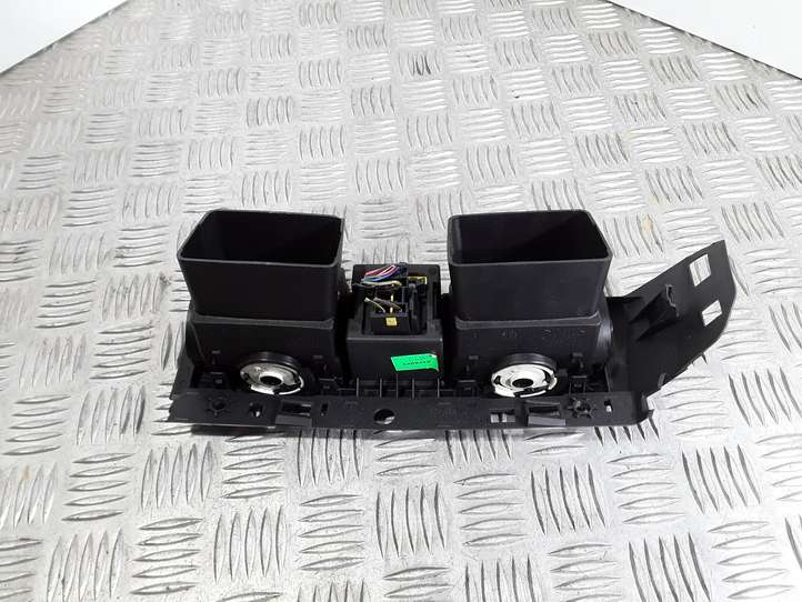 Opel Meriva (2002 - 2006)  13107741 Центральный дефлектор
