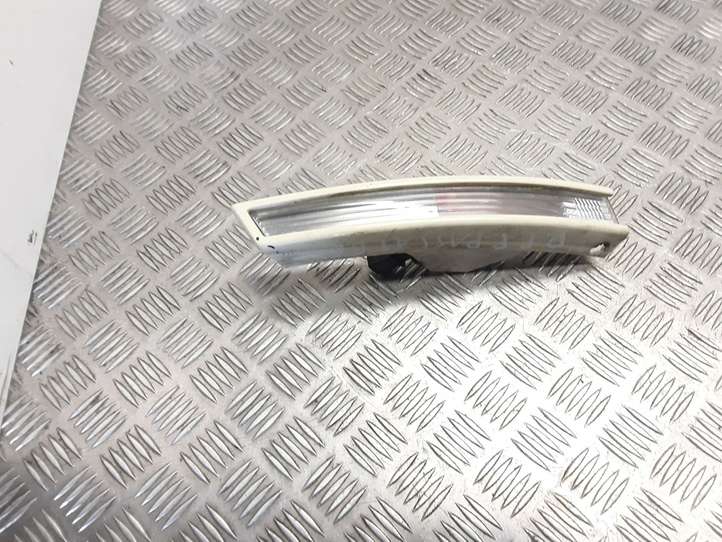 Volkswagen PASSAT B6 (2005 - 2010)  3C0953042H Указатель поворота передний