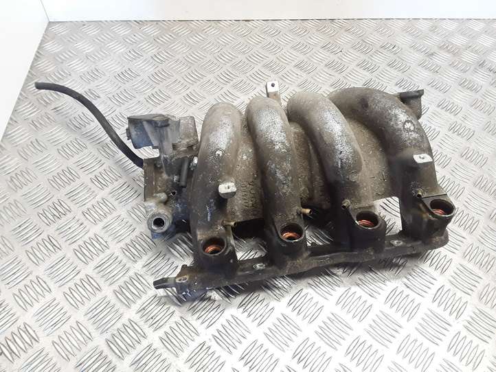 Volvo S40 (2000 - 2004)  09471732 Впускной коллектор