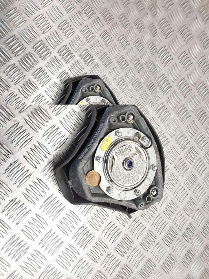 Audi A4 (2000 - 2006)  8E0880201K Подушка безопастности руля